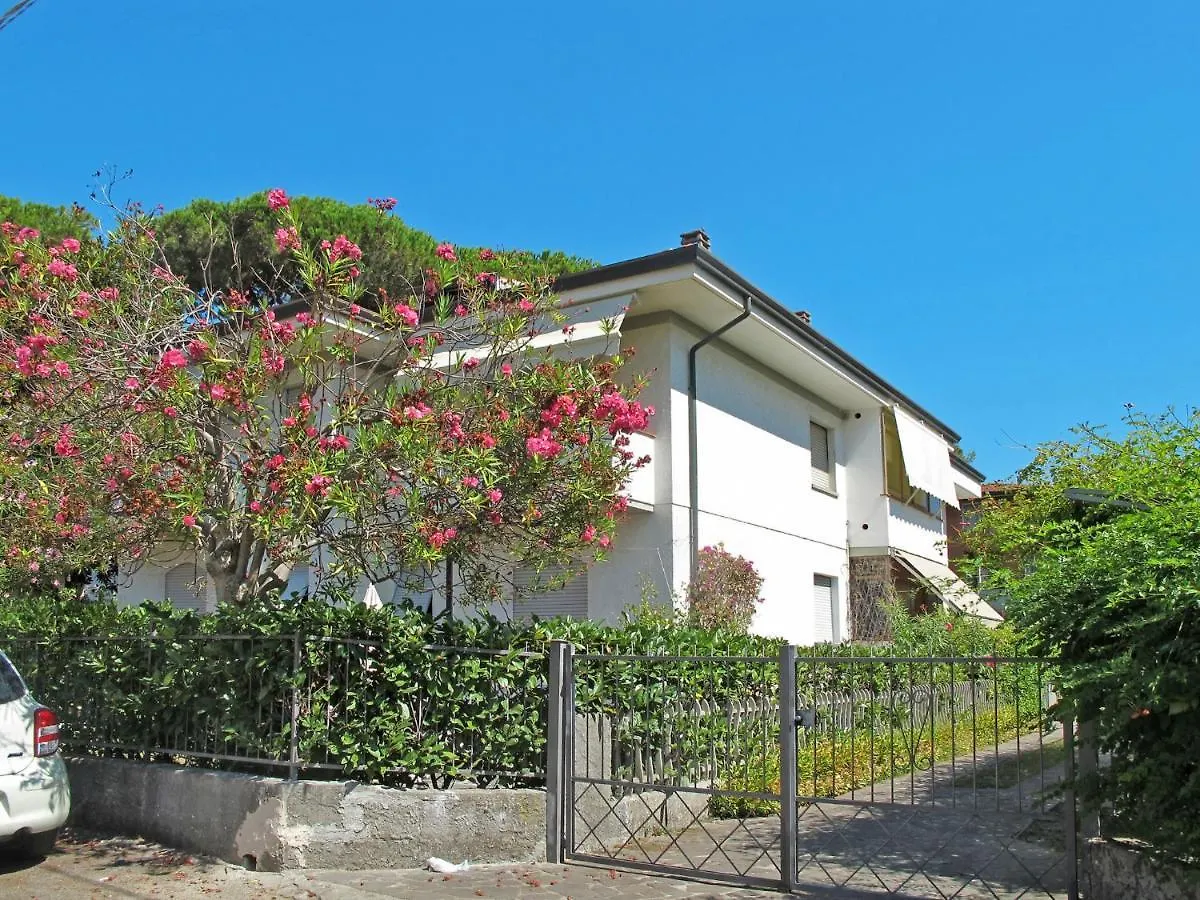 Apartment Dei Fiori By Interhome Lido di Camaiore